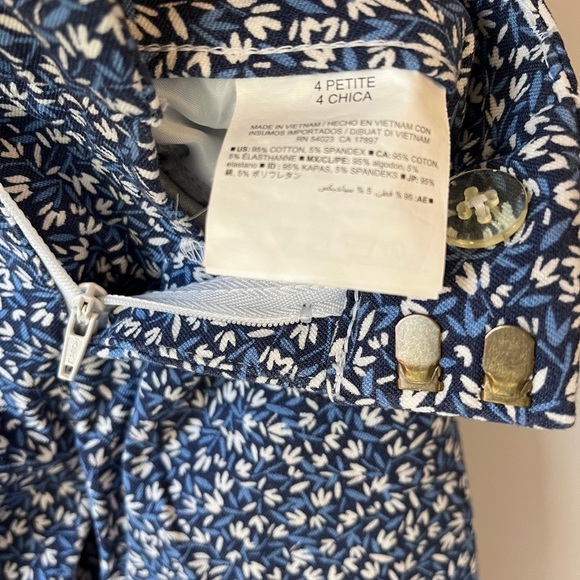🏷️ 2/$20 Old Navy Blue Micro Floral Pixie Ankle Pants - Picture 9 of 10
